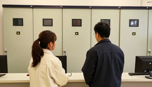 低压控制柜在复杂工况下的贴心性能表现